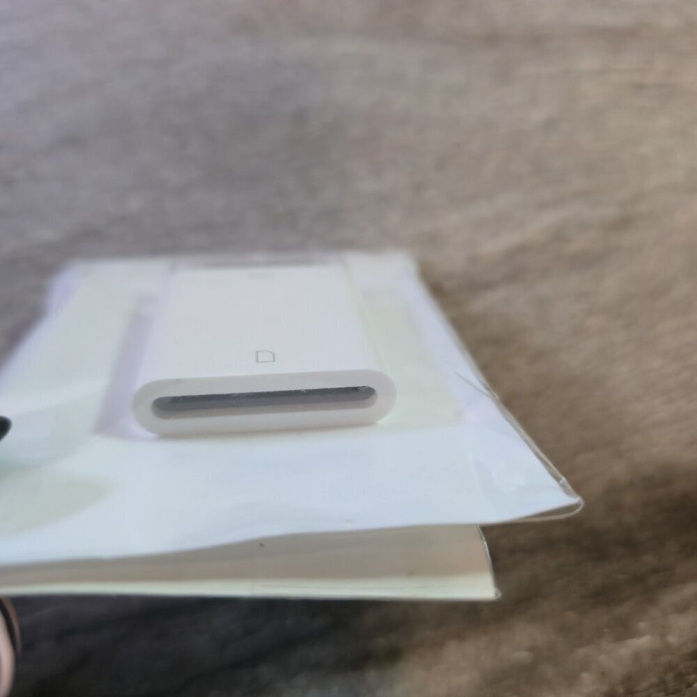 Genuine Apple A1362 iPad Iphone Camera Adapter - SD Card Reader to 30-pin - Picture 2 of 2